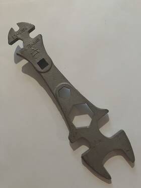 32-0156 Air Products Gas Tank Valve Wench -multi-use Tool #32-0156 32-0156 Air Products Gas Tank Valve Wench -multi-use Tool #32-0156