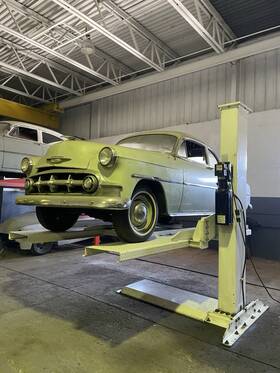 American Custom M1-4.5 Single Post Car Lift