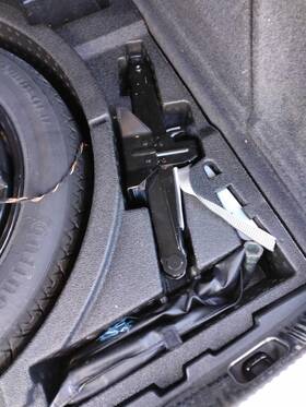 6699596 Audi Used Floor Jack Fits 2016 Q3 Grade A