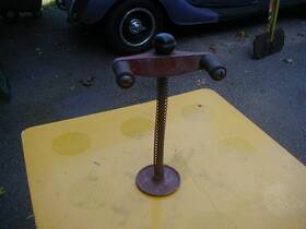 20254 Bear Vintage Alignment Rack Car Truck Van Steering Wheel Holder Stand Tool