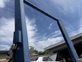 Bendpak 5175306 10apx - 10 000lb Capacity 2 Post Clearfloor Lift With Screwpads