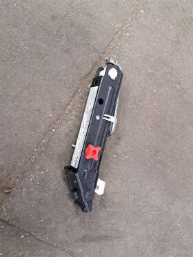 564.bm1x04 Bmw Jack 2004 745li Sku#4143243 564.bm1x04 Bmw Jack 2004 745li Sku#4143243