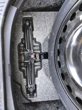4142553 Buick Used Floor Jack Fits 2015 Encore Grade A 4142553 Buick Used Floor Jack Fits 2015 Encore Grade A