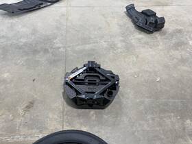 5182704 Buick Used Floor Jack Fits 2023 Enclave Grade A 5182704 Buick Used Floor Jack Fits 2023 Enclave Grade A