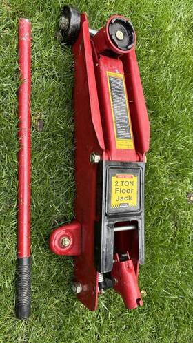 66725 Central Hydraulics 2 Ton Hydraulic Floor Jack - Heavy Duty 66725 Central Hydraulics 2 Ton Hydraulic Floor Jack - Heavy Duty