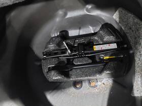 1081619 Chevrolet Used Floor Jack Fits 2011 Impala Grade A
