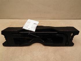 1621883 Chevrolet Cavalier 2004 Floor Jack With Tools 1059