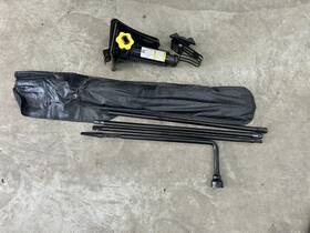 Chevrolet 5972136 Used Floor Jack Fits 2002 Silverado 1500 Pickup Grade A