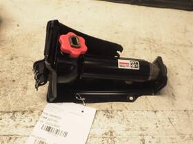 7926655 Chevrolet Silverado 1500 Pickup 2025 Floor Jack With Tools 1670