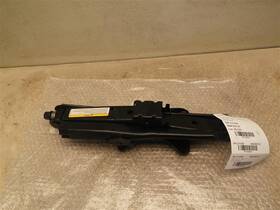 6671076 Chrysler Town And Country 2005 Floor Jack With Tools 9526 6671076 Chrysler Town And Country 2005 Floor Jack With Tools 9526