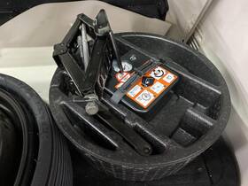 6762392 Chrysler Used Floor Jack Fits 2021 Voyager Grade A