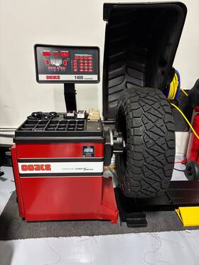 1400-2d Coats Tire Balancer With Warranty - Remanufactured