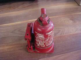0256 Coram Used Bottle Jack For A Land Rover Stamped Italia 2t Made In Italy