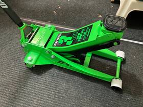 64784 Daytona 3 Ton Low Profile Floor Jack