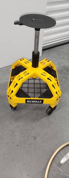 41562 Dewalt Adjustable Stool Base On Wheels