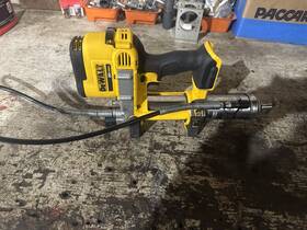 Dcb2108 Dewalt Dngm7qf Dcgg571 20v Max Li-ion Grease Gun With Battery And Charger Dcb2108 Dewalt Dngm7qf Dcgg571 20v Max Li-ion Grease Gun With Battery And Charger