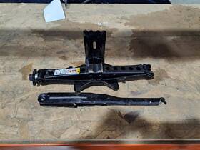 564.ch2r13 Dodge Jack 2013 Charger Sku#4270360