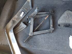 6060363 Dodge Used Floor Jack Fits 2016 Challenger Grade A 6060363 Dodge Used Floor Jack Fits 2016 Challenger Grade A