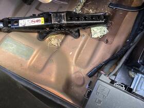 7144066 Dodge Used Floor Jack Fits 2011 Charger Grade A