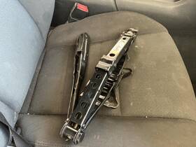 853314 Dodge Used Floor Jack Fits 2013 Charger Grade A 853314 Dodge Used Floor Jack Fits 2013 Charger Grade A