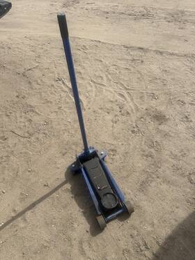 80630t Duralast Blue Low Profile Hydrolic Jack 3 Ton 80630t Duralast Blue Low Profile Hydrolic Jack 3 Ton