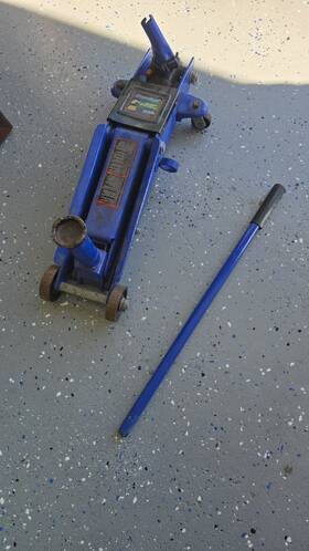 83006cf001710d Duralast 2.5 Ton Jack 83006cf001710d Duralast 2.5 Ton Jack