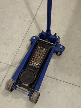 D3tlpj Duralast 3 Ton Low Profile Floor Jack D3tlpj Duralast 3 Ton Low Profile Floor Jack