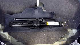 2342789 Ford Used Floor Jack Fits 2013 Edge Grade A 2342789 Ford Used Floor Jack Fits 2013 Edge Grade A