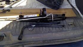 2386208 Ford Used Floor Jack Fits 2021 Transit Connect Grade A