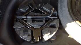 2532481 Ford Used Floor Jack Fits 2013 Escape Grade A 2532481 Ford Used Floor Jack Fits 2013 Escape Grade A