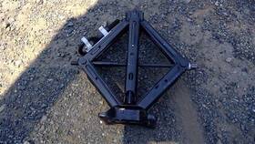 3825372 Ford Used Floor Jack Fits 2017 Explorer Grade A