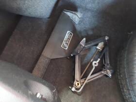 3871266 Ford Used Floor Jack Fits 2009 Mustang Grade A