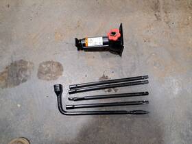564.fd8211 Ford 2011 Ranger Jack Sku#4392938