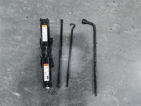 564.fd8613 Ford Jack 2013 F150 Sku#3725247