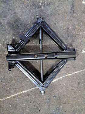 564.fd8g20 Ford Jack 2020 Explorer Sku#3939970