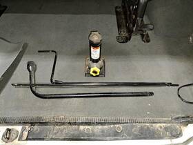564.fd8y10 Ford Jack 2010 Van 350 Superduty Sku#4268752 564.fd8y10 Ford Jack 2010 Van 350 Superduty Sku#4268752