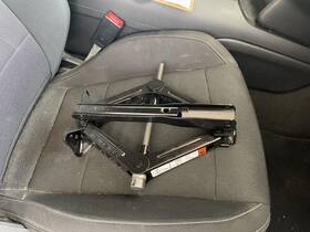 7384054 Ford Used Floor Jack Fits 2016 Mustang Grade A