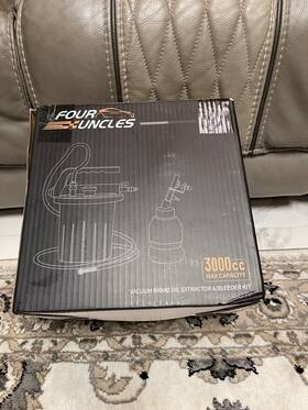 Air-001 Four Uncles Vacuum Brake Oil Extractor And Bleeder Kit 3l -3000cc Max Capacity Air-001 Four Uncles Vacuum Brake Oil Extractor And Bleeder Kit 3l -3000cc Max Capacity
