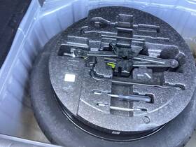 3490646 Genesis Used Floor Jack Fits 2017 G80 Grade A 3490646 Genesis Used Floor Jack Fits 2017 G80 Grade A