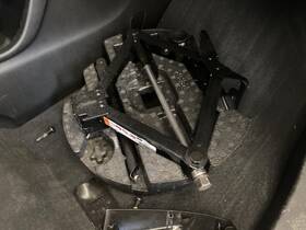 5378947 Gmc Used Floor Jack Fits 2022 Acadia Grade A