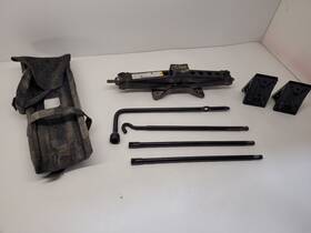 1829643 Hummer Used Floor Jack Fits 2009 H3 Grade A