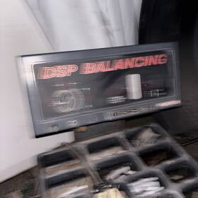 Db6684 Hunter Tire Balancer Dsp Digital Display Two Knobs Broken. Have Them Just Put On