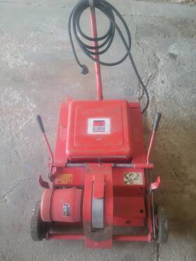 064177 Hunter Engineering Vintage Wheel Balancer On Vehicle