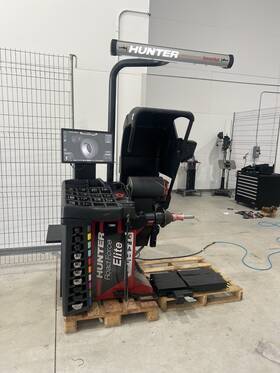 Rfe50 Hunter Engineering Iconic Road Force Elite Wheel Balancer. Pneumatic Auto Clamp