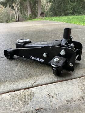 1000026778 Husky 3-ton Floor Garage Car Jack 1000026778 Husky 3-ton Floor Garage Car Jack