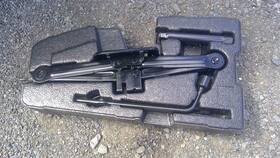 3264302 Hyundai Used Floor Jack Fits 2013 Santa Fe Grade A 3264302 Hyundai Used Floor Jack Fits 2013 Santa Fe Grade A