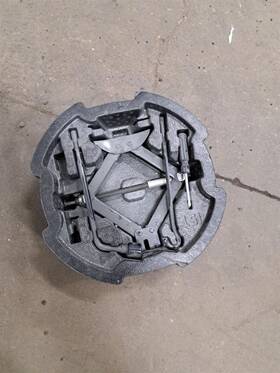 564.hy1o22 Hyundai 2022 Accent Jack Sku#4449124 564.hy1o22 Hyundai 2022 Accent Jack Sku#4449124