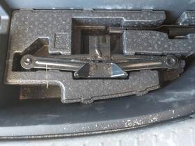 6372326 Hyundai Used Floor Jack Fits 2022 Santa Fe Grade A 6372326 Hyundai Used Floor Jack Fits 2022 Santa Fe Grade A