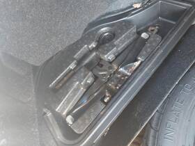 6894854 Hyundai Used Floor Jack Fits 2012 Genesis Grade A 6894854 Hyundai Used Floor Jack Fits 2012 Genesis Grade A