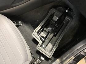 7546869 Hyundai Used Floor Jack Fits 2023 Santa Cruz Grade A